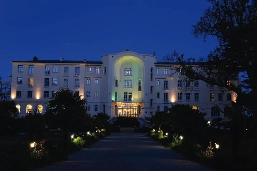 Hotel Morgat Le Grand Hotel De La Mer Crozon 3*,